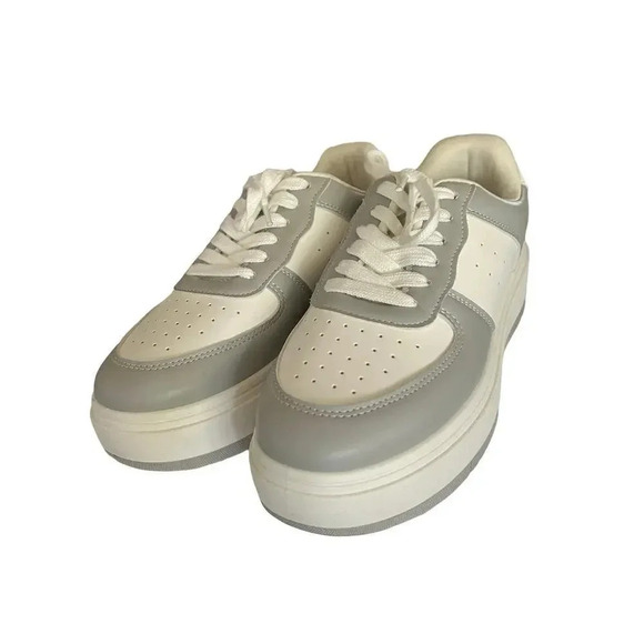 NWOT Madden Girl Women’s Natalie Ledge Platform Sneakers Gray and White Size 8.5 - Picture 1 of 9